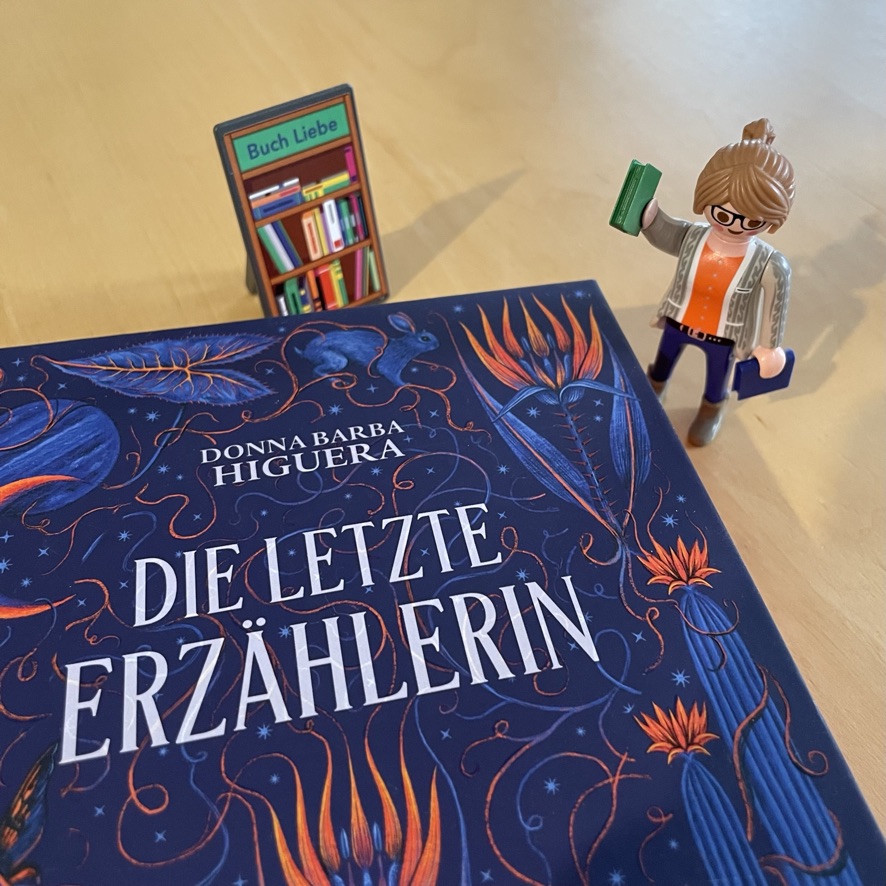 Teil vom Cover "Die letzte Erzählerin" mit Playmobilfigur Buch Liebe