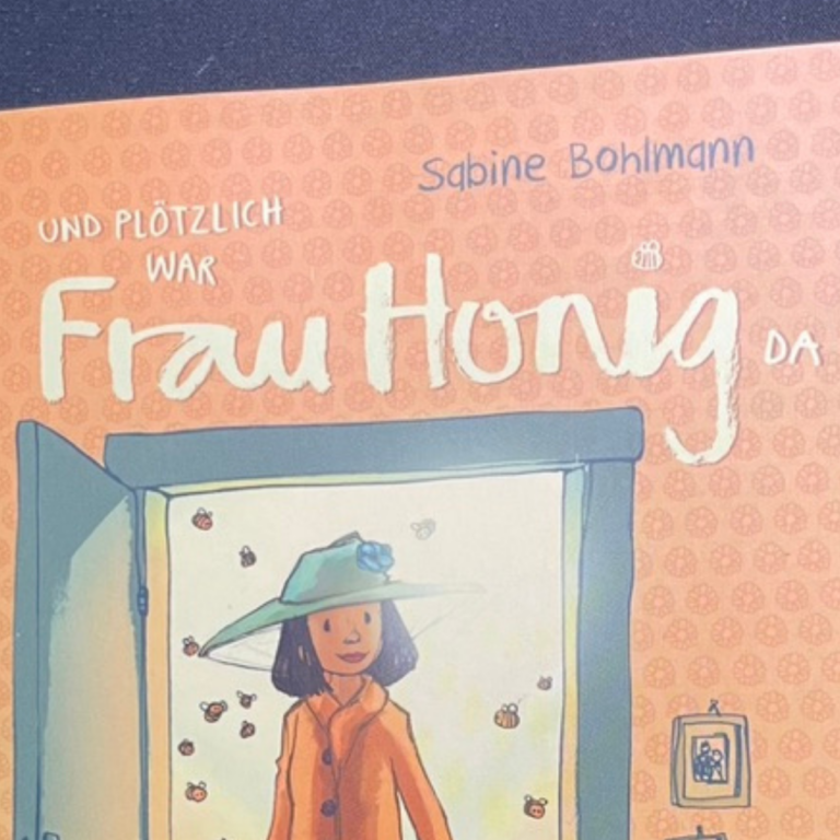 Teilansicht vom Cover des Buches "Und plötzlich war Frau Honig da"